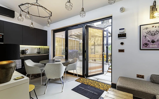 Scarlett Heart Studios in Golders Green