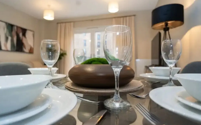 Stunning 3-bedroom Home With Free Parking