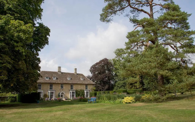 Kempsford Manor