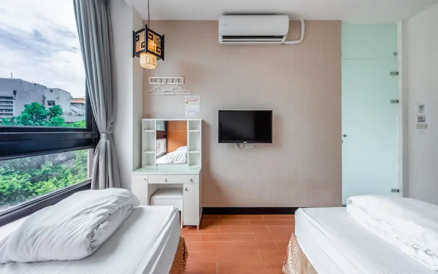 Lightness Hotel