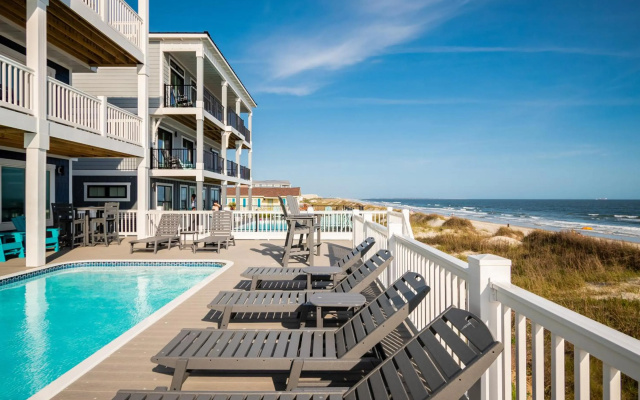 Carolina Dreamin' by Oak Island Accommodations