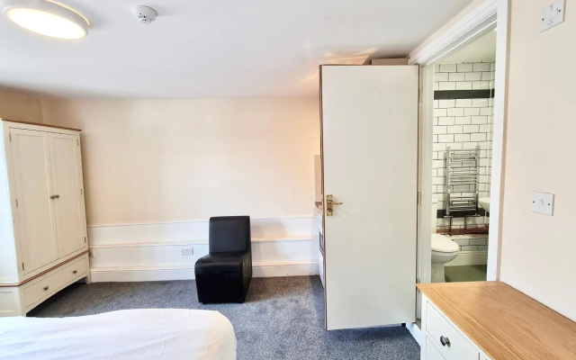 Grace Apartments - Living Rock