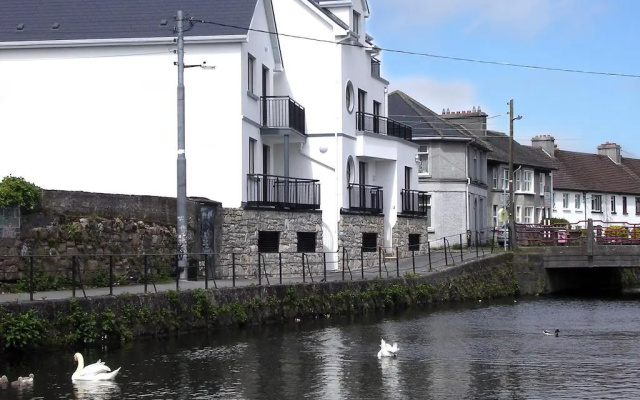 Donegan Court Aparthotel