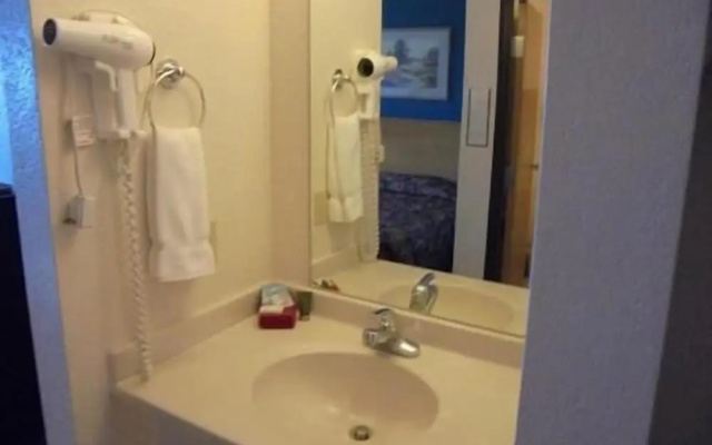 Herington Inn & Suites