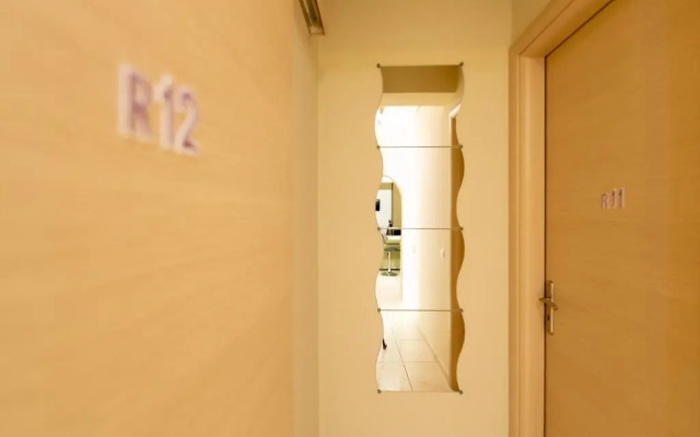 A&J Apartments or Rooms athens airport