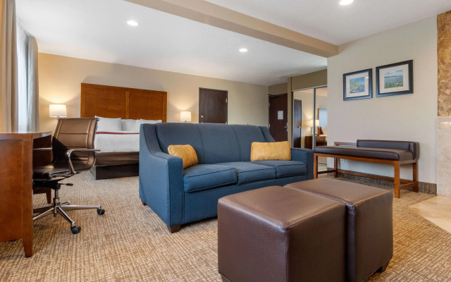 Comfort Inn & Suites South Hill I-85