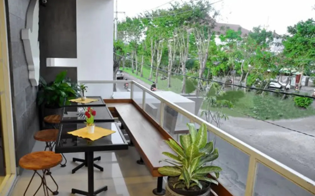 OYO 155 Metro House