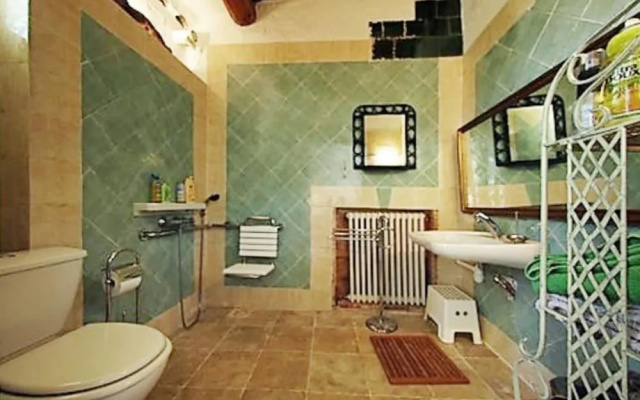 6 Bedroom House 16338592 By HomeRez