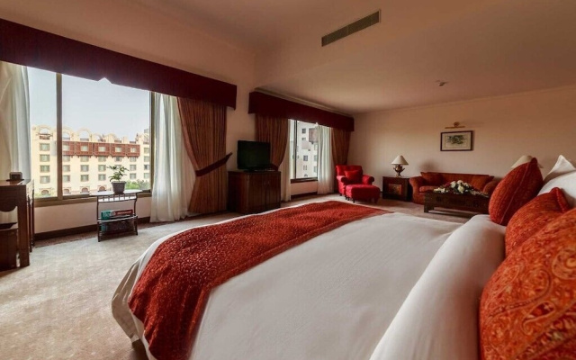 Esquire 2 Hotel and Apartment