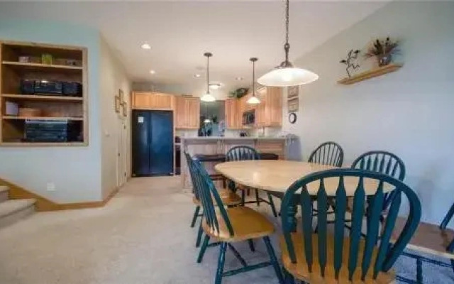 West Condominiums - W3401
