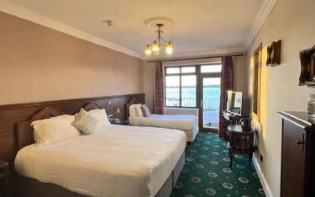 Lakeside Manor Hotel