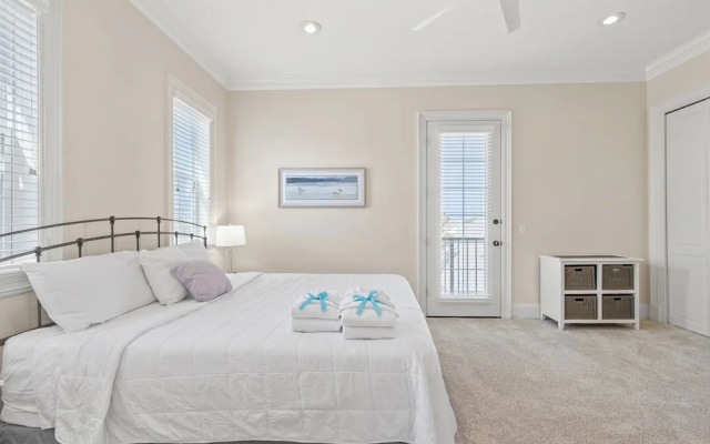 Luxury Home Steps From Beach in Gated Community