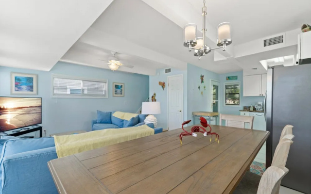 Sunset Beach House by Vtrips
