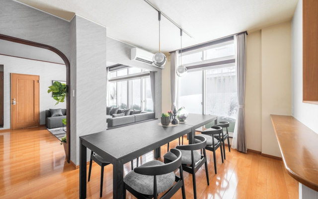 E-Us Sakaedori House