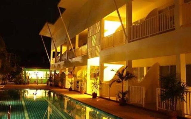 Отель Phuket - Naiyang Sonwa Resort бассейн