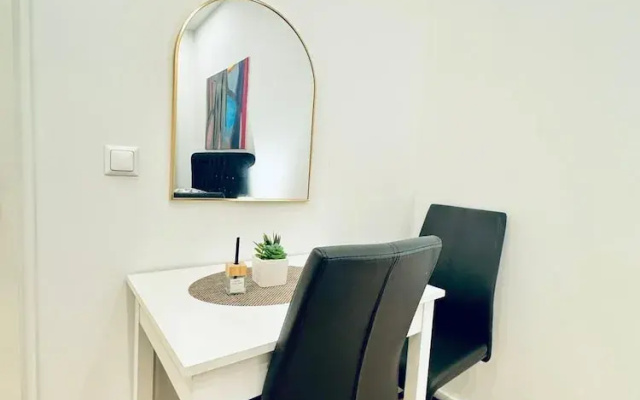 Elegant Five Bedroom Residence Alterlaa