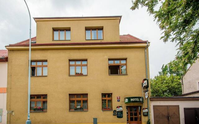 Hotel 51 вид на фасад