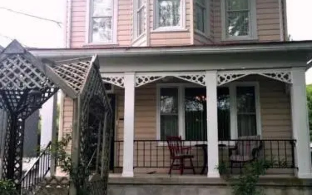 Hillcrest Bed and Breakfast