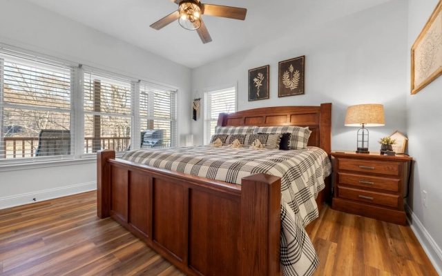 Charming Murphy House With Deck & River Views!