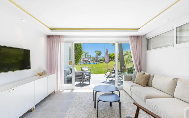 Azahara1 Beautiful apartment frontline golf
