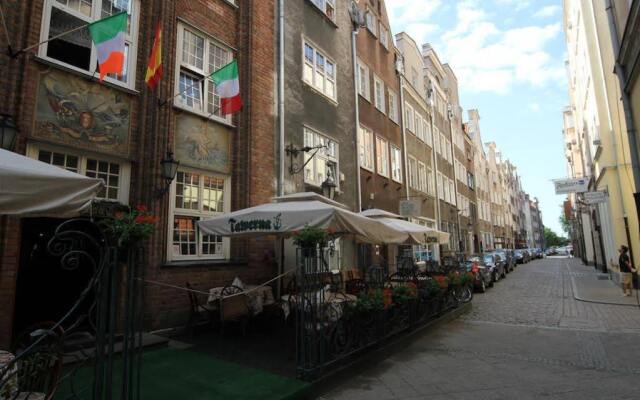 Riverside Hostel Гданьск вид на фасад