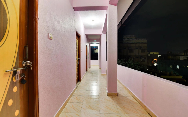 SPOT ON 48566 R.R Residency