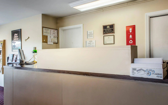 Econo Lodge Northeast