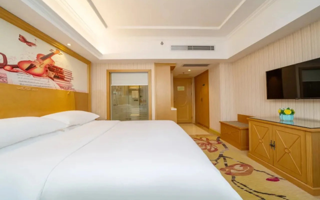 Vienna Hotel (Dongguan Huangjiang Metro Station Branch)