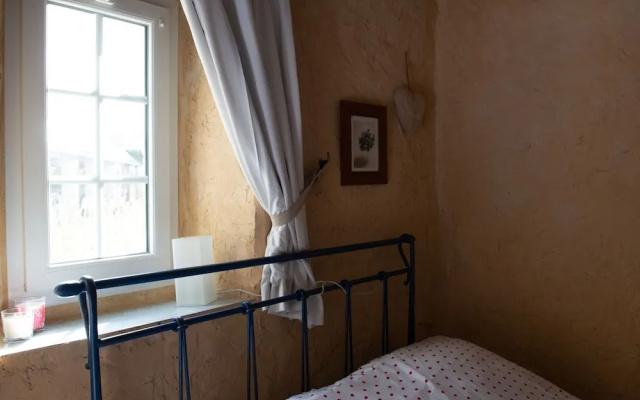 Cosy Holiday Home in Mandeville en Bassin With Garden