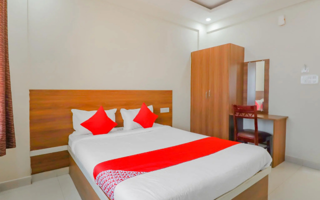 OYO 79565 Royal Comforts
