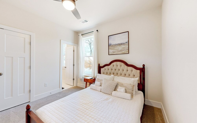 3BR Riverfront Home w/ Kayaks & Game Room