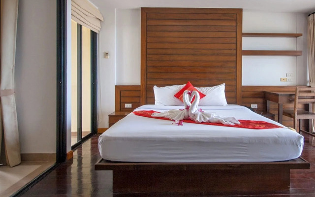 Chaweng Lakeview Condotel