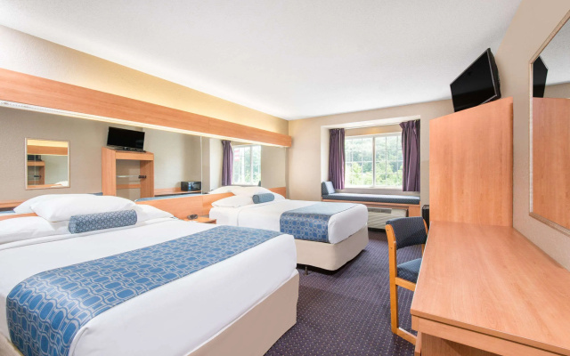 Microtel Inn & Suites by Wyndham Hazelton/Bruceton Mills