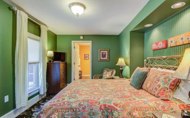 Twin Oaks Inn