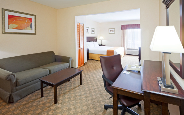 Holiday Inn Express Hotel & Suites Carneys Point by IHG