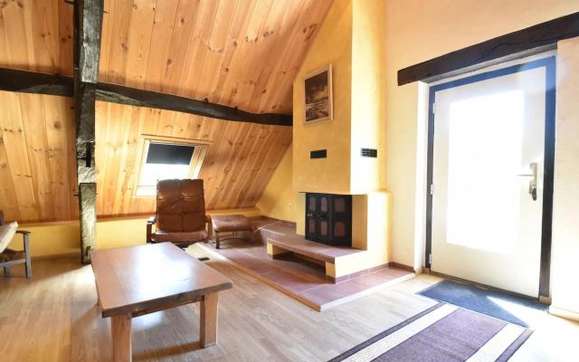Cosy Holiday Home in Oussoy-en-Gatinais with Library