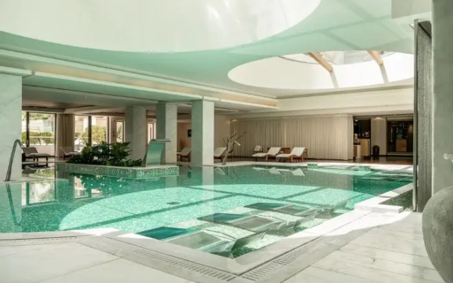 Avra Imperial Hotel - The Residence Collection
