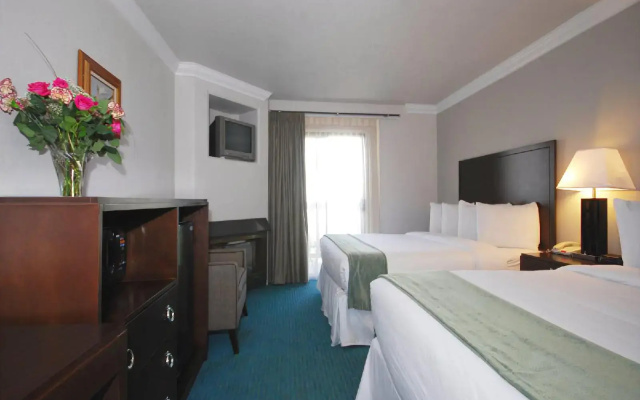 Cannery Row Inn