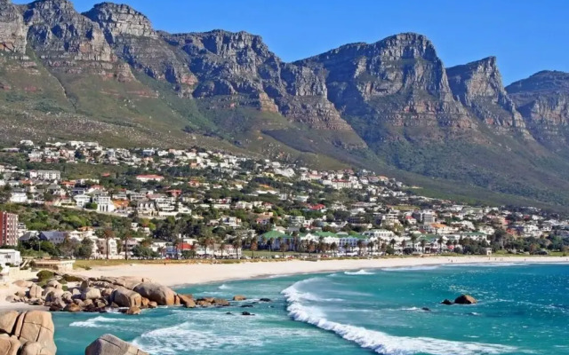 Spacious, Heritage 1 Bedroom Apartment in Cape Town