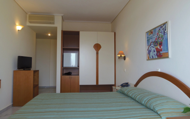 Yakinthos Hotel