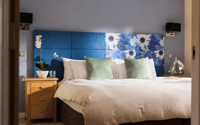 PointBreak Sleeps 12 with hot tub-Great celebration house-Dog friendly