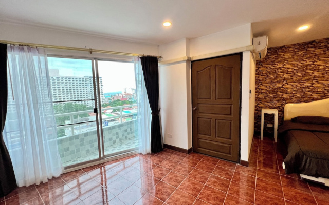 Stylish 1BR Sea-view Condo - 2 Balconies - View Talay 1 Jomtien