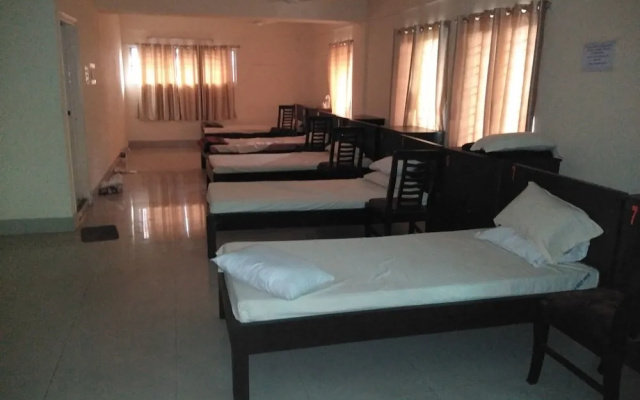 The Salvation Army Red  Shield Guest House - Hostel