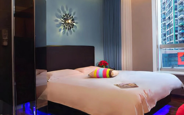 M Home Community Hotel (Shanghai Wuning Road Metro Station Branch)