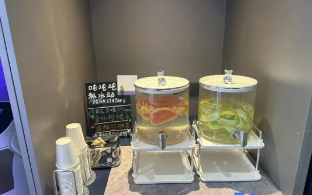Wuhan Wuchang Jiangtan Xudong SubwayStation Atour Light Hotel