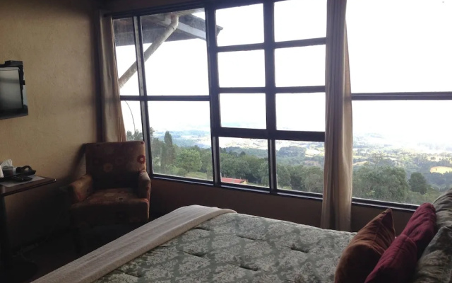 Poas Lodge