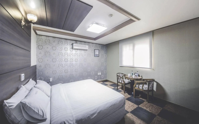 Hotel I-Zone