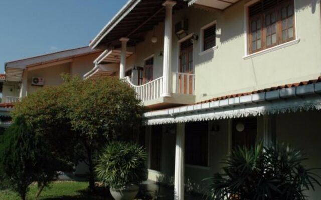 Hotel Sunflower вид на фасад