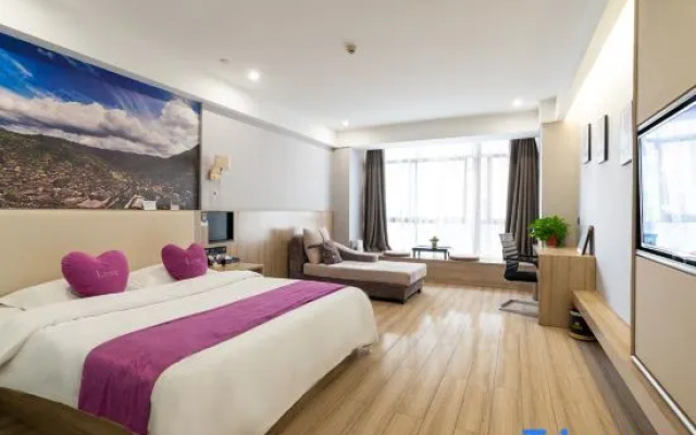 Live in A Fashionable Hotel