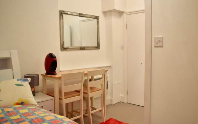 Отель Bright Studio Flat in Knightsbridge Великобритания, Лондон - отзывы, цены и фото номеров - забронировать отель Bright Studio Flat in Knightsbridge онлайн комната для гостей